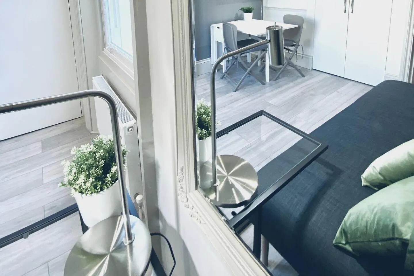 Aparthotel Apt 03 Beachside Beauty Central Studio Steps From Cafes Brighton