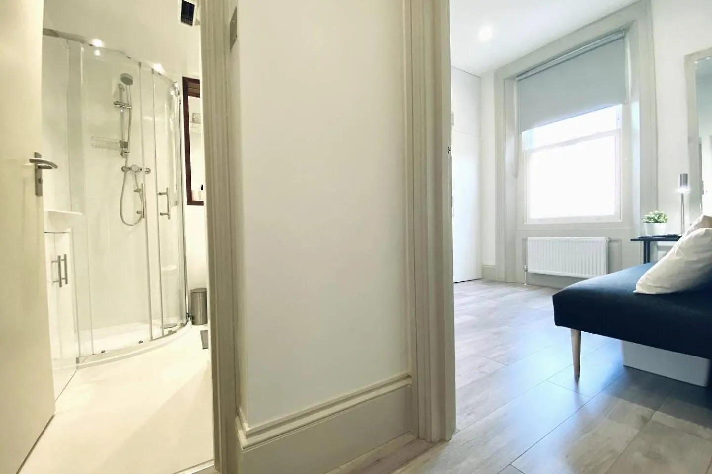 Apt 03 Beachside Beauty Central Studio Steps From Cafes Brighton Aparthotel