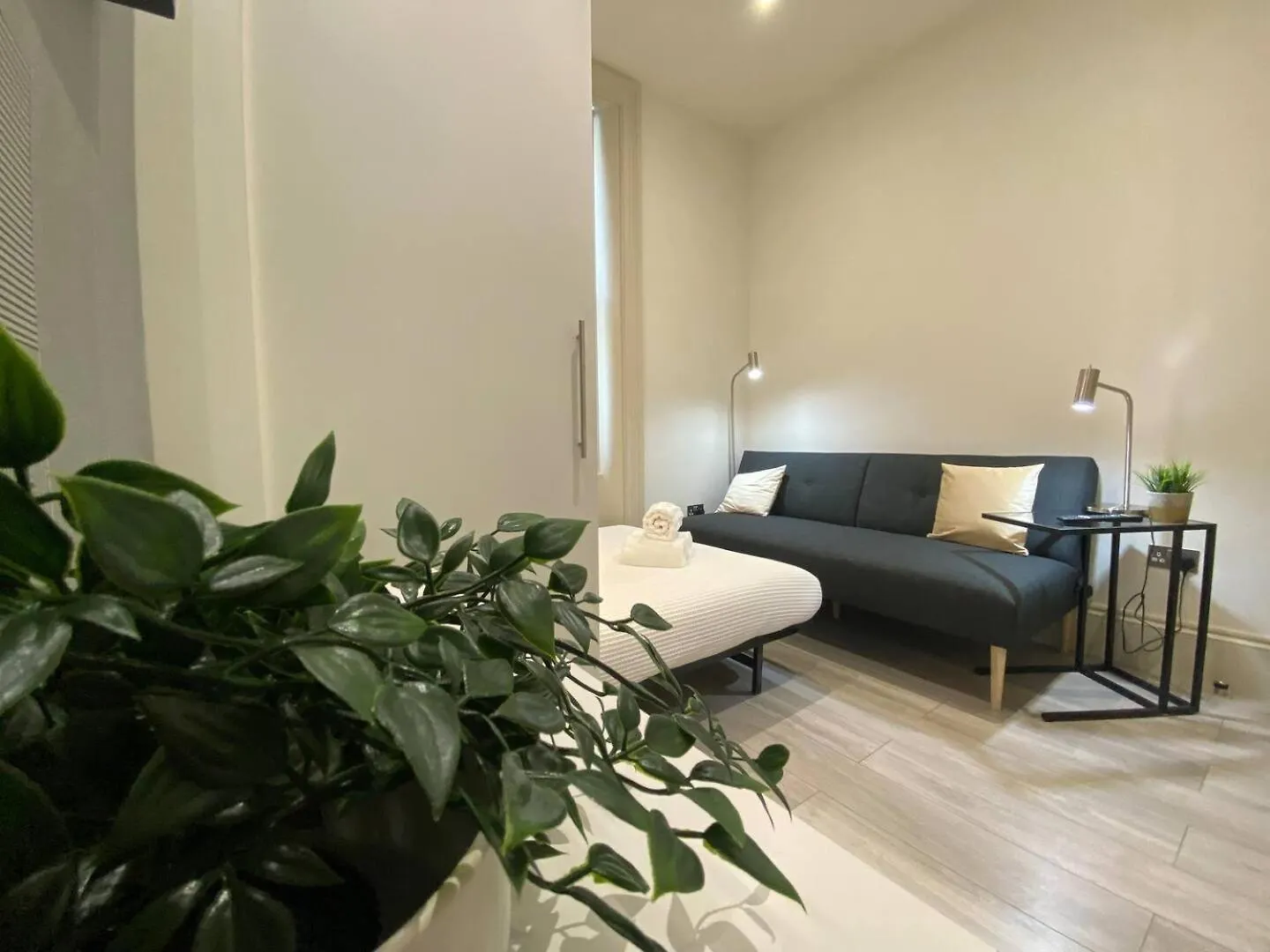 Apt 03 Beachside Beauty Central Studio Steps From Cafes Brighton