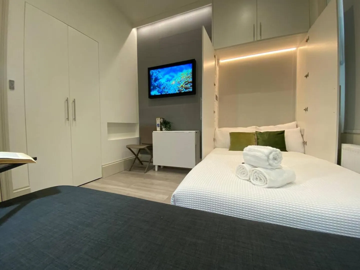 Aparthotel Apt 03 Beachside Beauty Central Studio Steps From Cafes Brighton United Kingdom